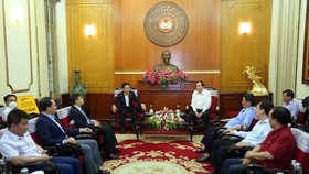 Ông Trần Thanh Mẫn tiếp nhận ủng hộ của Tập đoàn T &T