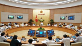 Thủ tướng Nguyễn Xuân Phúc chủ trì họp Chính phủ thường kỳ tháng 7. Ảnh: QUANG PHÚC