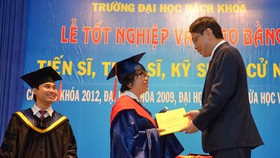 Một lễ trao bằng Tiến sĩ ở trường đại học