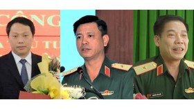 Thứ trưởng Bộ TT-TT Nguyễn Huy Dũng, Thiếu tướng Nguyễn Trường Thắng - Tư lệnh Quân Khu 7, Thiếu tướng Nguyễn Văn Gấu - Chính ủy Quân Khu 9 (Từ trái sang phải)