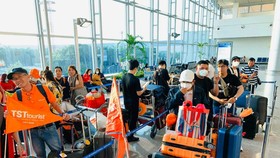 Đoàn khách Việt Nam tham quan Pháp, Thụy Sĩ, Ý những ngày đầu Xuân Canh Tý 2020