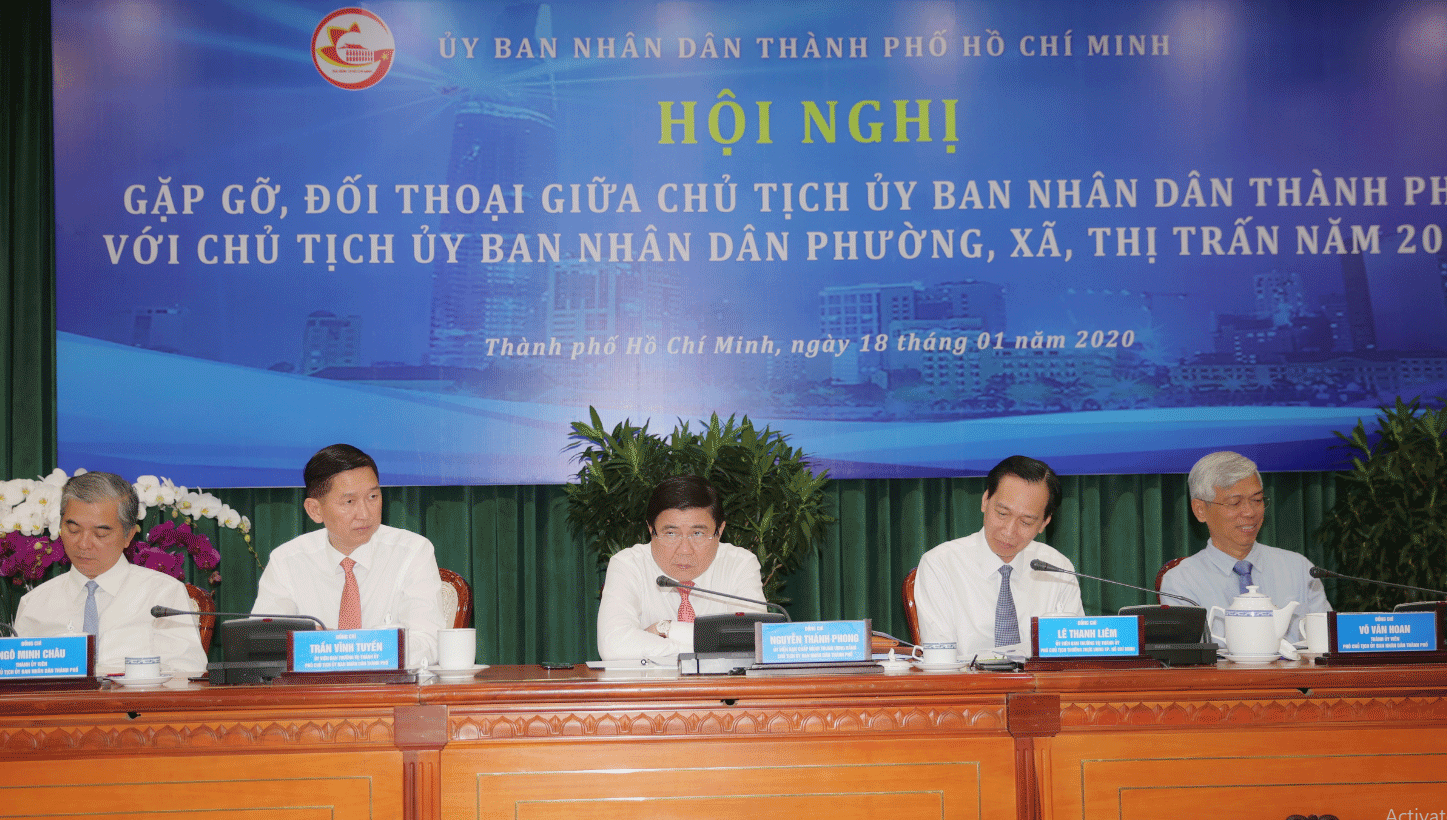 Gặp gỡ đối thoại giữa Chủ tịch UBND TPHCM Nguyễn Thành Phong với chủ tịch UBND phường, xã thị trấn năm 2020. Ảnh: DŨNG PHƯƠNG