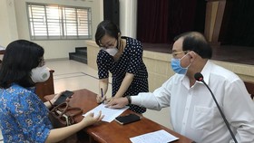 Từ ngày 7-4, cán bộ TPHCM tới tận nhà chi trả lương hưu