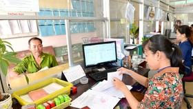 Sở Nội vụ TPHCM đề xuất chấm điểm, trả thu nhập tăng thêm cho công chức dựa vào kết quả công việc