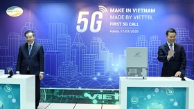 Cuộc gọi video đầu tiên trên thiết bị mạng 5G “Make in Vietnam - Made by Viettel”