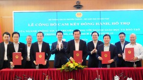 Cam kết hỗ trợ ngành Giáo dục để “tạm dừng đến trường, không dừng việc học” trong dịch Covid-19