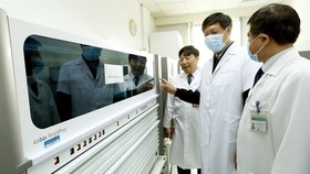 Experts from the Ministry of Health check disease prevention and control at the National Hospital for Tropical Diseases. — Photo VNA/VNS