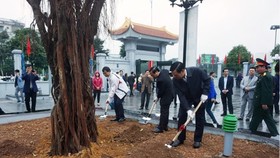 Cau Giay responds to the tree planting festival. (Photo: giaoducthoidai.vn)