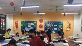 Students wear face masks in classroom (Photo: SGGP)