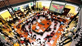 Inside the Ho Chi Minh Stock Exchange (HoSE) during a trading day. The benchmark VN-Index on HoSE has totalled a three-day decline of 1.1 per cent. — VNA/VNS Photo