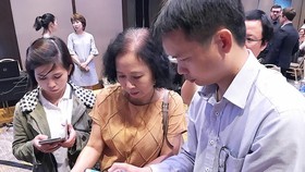 Consumers can trace back origin of farm produce at the center (Photo: SGGP)