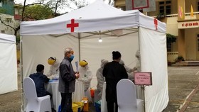 A makeshift station carried out quick testing (Photo: SGGP)