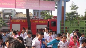 Pupils of Truong Quyen Primary School in District 3 are practising evacuating in the case of fire (Photo: SGGP)