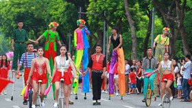 Hanoi's street culture festival is a highlight of the event. (Photo: Kinh te & Do thi)