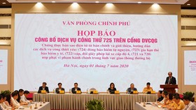 The press conference about the announcement of public service No.725. (Photo: SGGP)