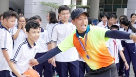 Students of Tran Dai Nghia High School for gifted students in Ho Chi Minh City in a sport class (Photo: SGGP)