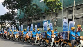 A motorbicycle parade is organized in HCMC to encourage 60,000 residents to buy health insurance for individual and family (Photo: SGGP)