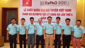 Vietnamese student team return from European Physics Olympiad 2020 after they grab one gold medal, one silver medal and two bronze medals (Photo: SGGP)
