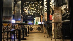 A bar in Ho Chi Minh's Bui Vien Street is empty (Photo: SGGP)