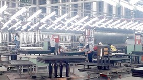Production of export wooden products at a company located in Binh Duong Province. In late July, the World Bank forecast the country's GDP growth could reach 2.8 per cent in 2020. (Photo: VNA)