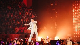 Son Tung M-TP on stage (Photo: Netflix)