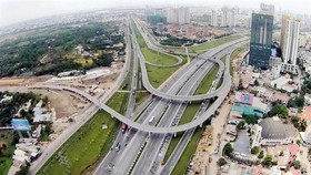 An intersection in HCMC's District No 2, a part of the Southern Key Economic Region. — Photo nhandan.com.vn