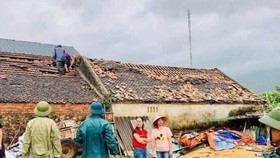 Storm Noul blows roofs off 22,000 houses in central region (Photo: SGGP)