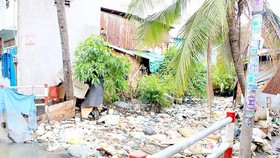 City canals and rivers are seriously polluted with litters (Photo: SGGP)