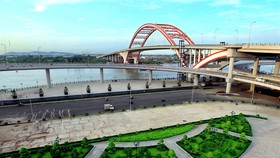 Hoang Van Thu Bridge, which is more than 1,570m long and 33.5m wide in Hai Phong City’s Ngo Quyen District is key work to help the city expand to the north. Opening on October 15, last year, the VND 2.5 trillion (US$115.2 million) bridge connects the old