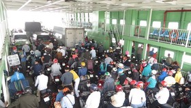 Cat Lai ferry temporarily operates 8 hours every day due to Covid-19