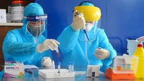 Vietnam presents 500 COVID-19 test kits to Indonesia