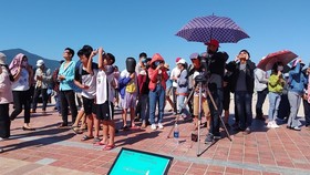 Eclipse phenomenon attracts hundreds of observers in Da Nang