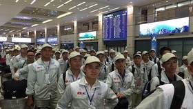 Vietnamese laborers at Noi Bai International Airport heading to South Korea before the COVID-19. (Photo Department of Overseas Labour)