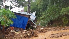 Torrential rains trigger severe landslides in Nam Tra My district, central Quang Nam province. (Photo: VGP)