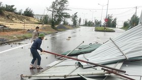 Metal roofs are blown away in Quang Tri (Photo: VNA)