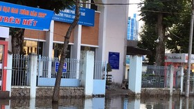 Can Tho city looks like river due to high tide