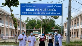 2 bệnh nhân điều trị tại Bệnh viện Bệnh lý hô hấp cấp tính Củ Chi được công bố khỏi bệnh
