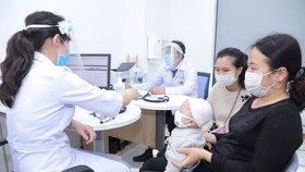 Trẻ tiêm chủng tại VNVC
