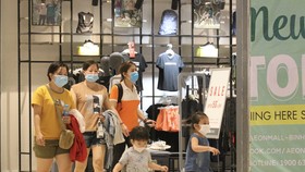 Đeo khẩu trang là biện pháp phòng dịch hiệu quả. Ảnh: HOÀNG HÙNG