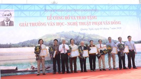 Trao tặng giải thưởng Văn học - Nghệ thuật Phạm Văn Đồng