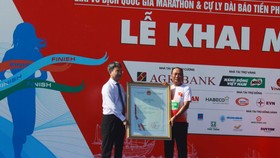 Quảng Ngãi: Huyện Lý Sơn đón nhận bảng chứng nhận Chỉ dẫn địa lý tỏi Lý Sơn