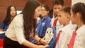 Trao học bổng Thắp sáng ước mơ thanh, thiếu nhi Quảng Ngãi lần thứ 7