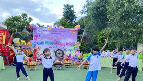 Trung thu đến với các em Trung tâm Nuôi dạy trẻ khuyết tật Võ Hồng Sơn