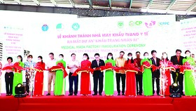 Công ty cổ phần Chăn nuôi CP Việt Nam tặng 8 triệu khẩu trang y tế