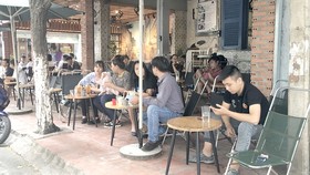 Đeo khẩu trang phòng dịch nơi công cộng: Vẫn còn chủ quan, lơ là