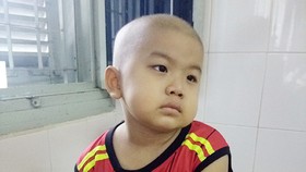 Con bệnh nặng, ba mẹ lao đao