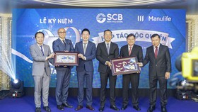 Đại diện Lãnh đạo 2 bên chụp hình lưu niệm tại buổi lễ