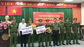 Khen thưởng đơn vị có thành tích xuất sắc trong phòng chống tội phạm