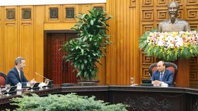 Thủ tướng Nguyễn Xuân Phúc tiếp ông Adam Boehler, Tổng Giám đốc Cơ quan Phát triển tài chính quốc tế (DFC) Hoa Kỳ. Ảnh: TTXVN