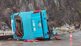Vụ lật xe khách ở Hòa Bình: Thăm hỏi, hỗ trợ gia đình các nạn nhân